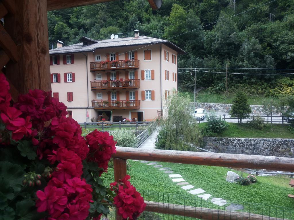 Appartamenti Rabbi Fonti Bagni di Rabbi エクステリア 写真